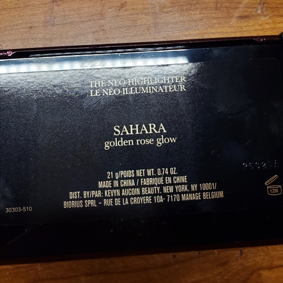 Kevyn Aucoin highlighter palette - Picture 3 of 3